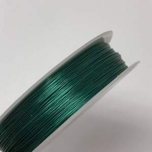 Проволока 0,3мм Намотка 50 ярдов (46 метров), цвет - зеленая Проволока 0,3мм Намотка 50 ярдов (46 метров), цвет - зеленая