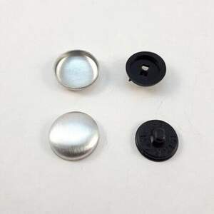 Пуговица под обтяжку на пластиковой ножке #22 - 13,3 мм Черная Пуговица под обтяжку на пластиковой ножке #22 - 13,3 мм Черная