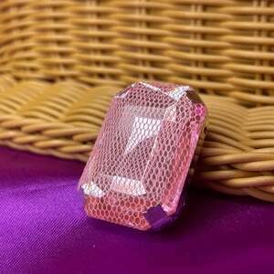 Стразы в цапах пришивные, прямоугольные 28х38 мм - розовый