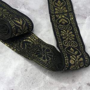 Тесьма с орнаментом люрекс 35 мм - черная с золотом Тесьма с орнаментом люрекс 35 мм - черная с золотом