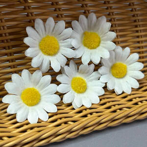 Цветок ромашки маленький 4 см - белый