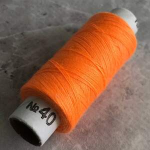 319 Нитки в катушках, швейные 100 полиэстер 40/2 (боб 200м)