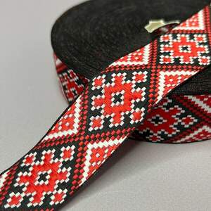 3 см Тесьма национальная с орнаментом - красный ромб на черном