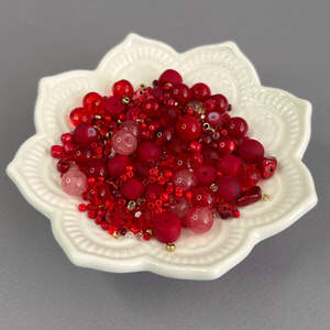 (40 гр) Бусины стеклянные Микс цветов и размеров 8 мм - красный