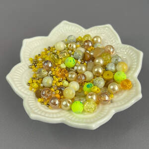 (40 гр) Бусины стеклянные Микс цветов и размеров 8 мм - лимонный