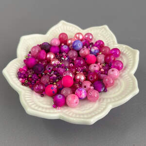 (40 гр) Бусины стеклянные Микс цветов и размеров 8 мм - малиновый