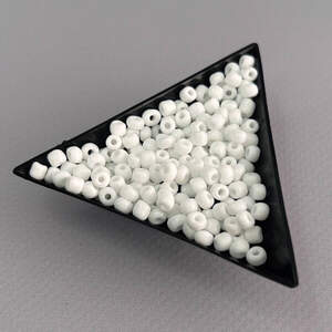 #6/0 Бисер китайский крупный, 450 г - белый матовый (ТТ-41) #6/0 Бисер китайский крупный, 450 г - белый матовый (ТТ-41)