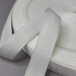 Стропа сумочная-ременная Елочка, 2,5 см средняя жесткость - белый