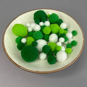 Помпоны для творчества 1-3 см, 130 шт/упаковка - зеленый микс