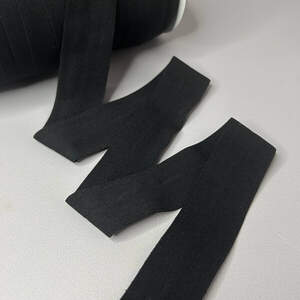 Трикотажная окантовочная бейка (стрейч эластичная) 3 см - черная Трикотажная окантовочная бейка (стрейч эластичная) 3 см - черная