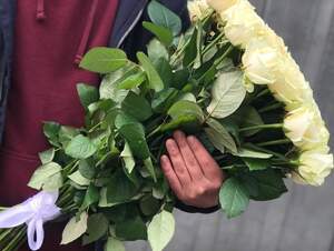 Букет з  51 білої троянди 