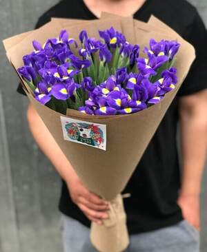 Букет із 35 ірисів 