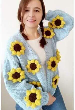Жіноча кофта з соняшниками (на замовлення ). Жіноча кофта з соняшниками (на замовлення ).