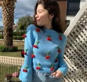 Светр з вишеньками (на замовлення). Светр з вишеньками (на замовлення).