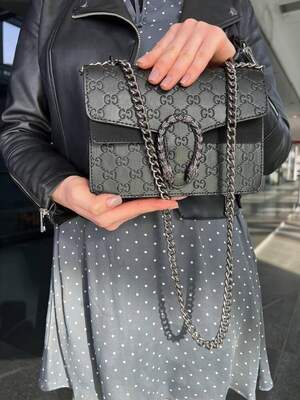Женская сумка из эко-кожи Gucci black Гуччи черная молодежная, брендовая сумка через плечо Женская сумка из эко-кожи Gucci black Гуччи черная молодежная, брендовая сумка через плечо