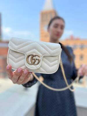 Женская сумка из эко-кожи Gucci mini Гуччи молочного цвета молодежная, брендовая сумка через плечо Женская сумка из эко-кожи Gucci mini Гуччи молочного цвета молодежная, брендовая сумка через плечо