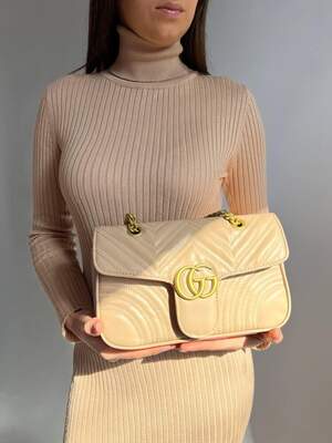 Женская сумка из эко-кожи Gucci Marmont Big Гуччи кремовая молодежная, брендовая сумка через плечо Женская сумка из эко-кожи Gucci Marmont Big Гуччи кремовая молодежная, брендовая сумка через плечо