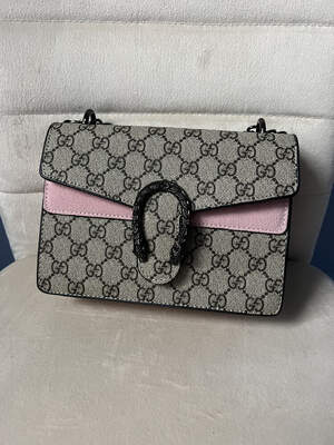 Женская сумка из эко-кожи Gucci black Гуччи серая молодежная, брендовая сумка через плечо Женская сумка из эко-кожи Gucci black Гуччи серая молодежная, брендовая сумка через плечо