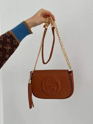 Женская сумка из эко-кожи Gucci black Гуччи коричневая молодежная, брендовая сумка через плечо Женская сумка из эко-кожи Gucci black Гуччи коричневая молодежная, брендовая сумка через плечо