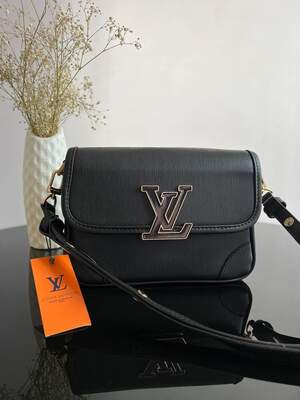 Женская сумка из эко-кожи Луи Виттон Louis Vuitton LV молодежная, брендовая сумка через плечо Женская сумка из эко-кожи Луи Виттон Louis Vuitton LV молодежная, брендовая сумка через плечо