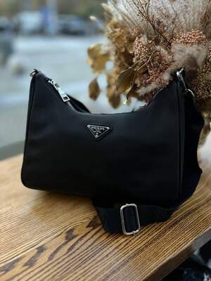 Женская сумка Prada Big Re-Edition Black Прада маленькая сумка на плечо красивая, легкая сумка из эко-кожи Женская сумка Prada Big Re-Edition Black Прада маленькая сумка на плечо красивая, легкая сумка из эко-кожи