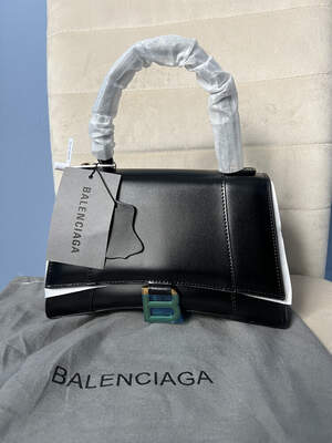 Женская сумка из эко-кожи Balenciaga Баленсиага молодежная, брендовая сумка маленькая через плечо Женская сумка из эко-кожи Balenciaga Баленсиага молодежная, брендовая сумка маленькая через плечо