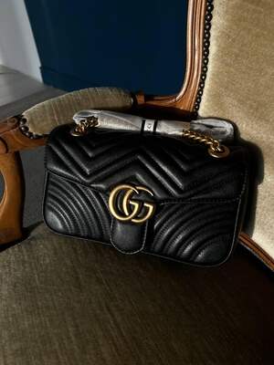 Женская сумка из эко-кожи Gucci Marmont Big Гуччи черного цвета молодежная, брендовая сумка через плечо Женская сумка из эко-кожи Gucci Marmont Big Гуччи черного цвета молодежная, брендовая сумка через плечо