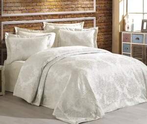 Покривало на ліжко Gardine's Diva 240x260